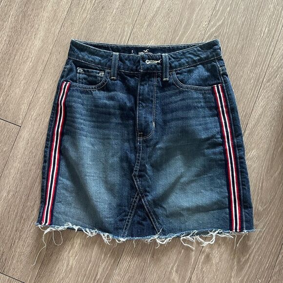 Hollister Size 0 Denim Skirt Raw Hem Side Stripe Detail | Send Me an Offer - Picture 3 of 6